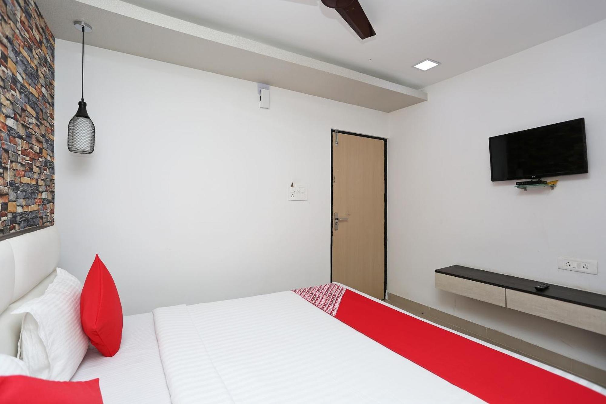 Hotel Super Capital O Sai Jagannath Khandagiri Exterior foto