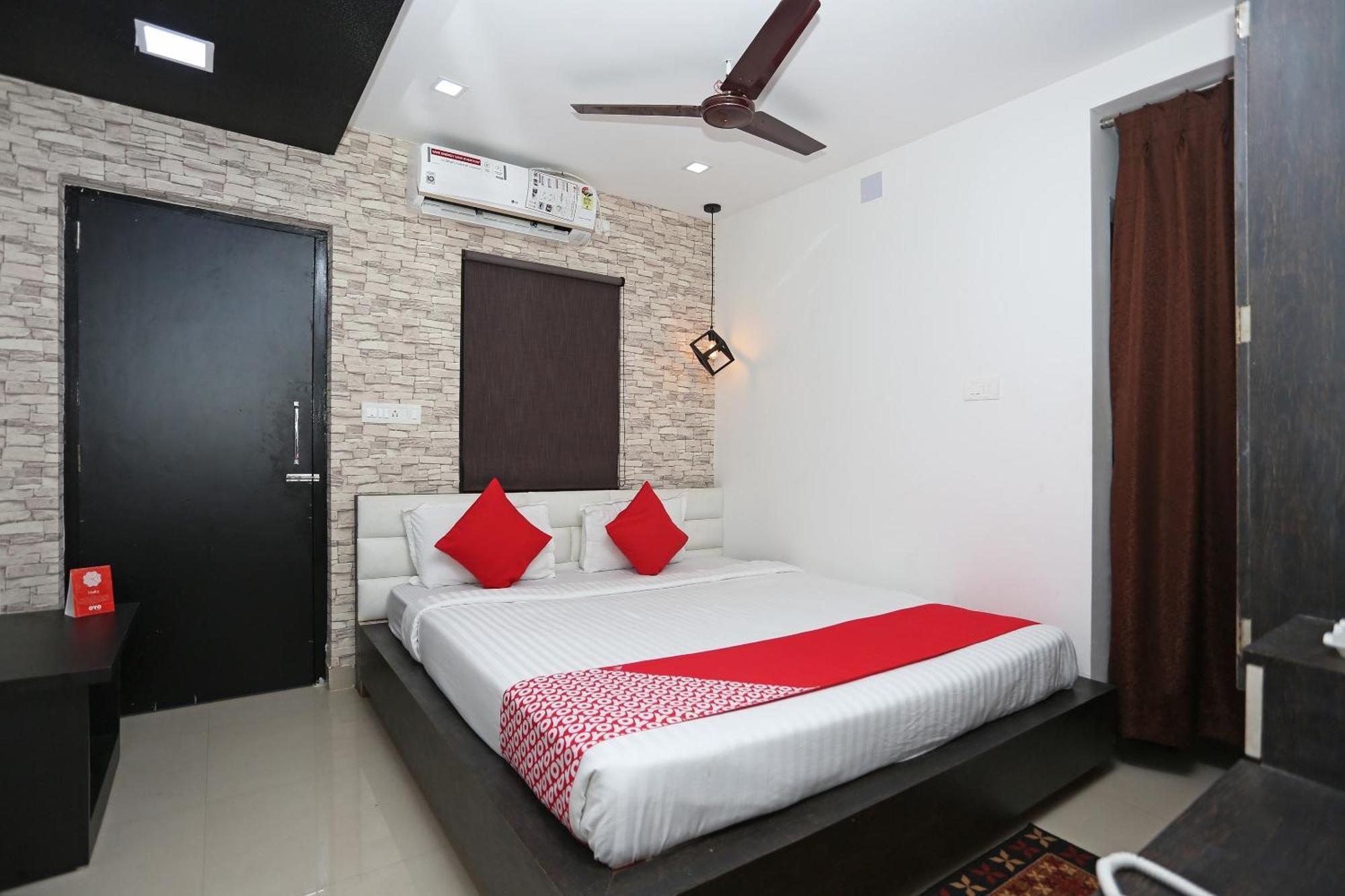 Hotel Super Capital O Sai Jagannath Khandagiri Exterior foto